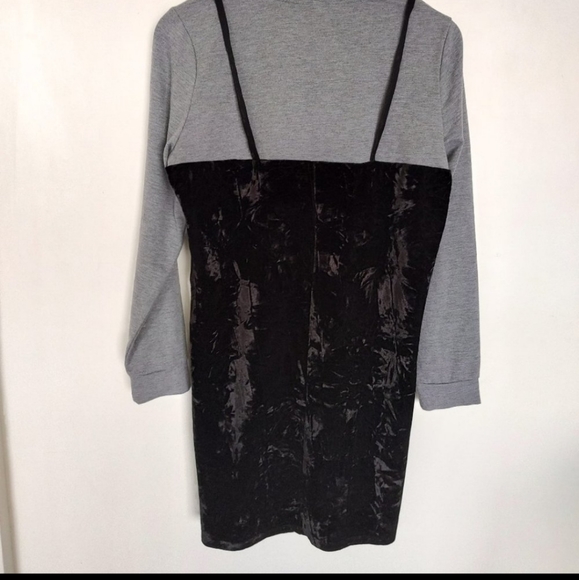 Hooded valvet dress - Picture 2 of 2